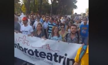 PROJEKTLIGJI I TEATRIT TË RI/ Protesta e aktorëve dhe Opozitës: Nuk ka EUROPË pa...