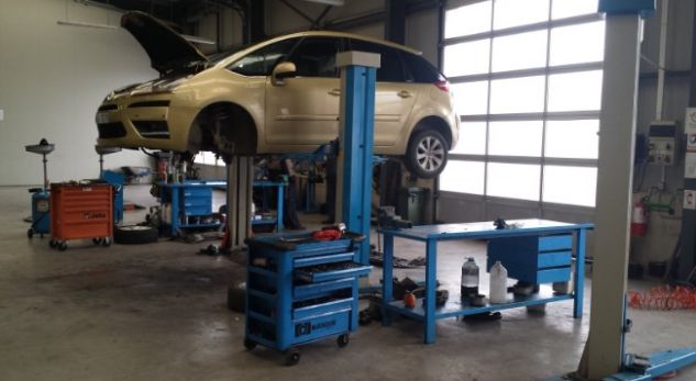 TRANSPORTI RRUGOR/ Nëse rregullon makinën në Shqipëri, të gjen belaja! Nga 3200 servise vetëm…
