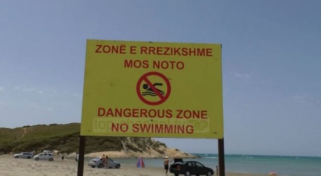 Pushuesit dynden në “zonën e ndaluar” të plazhit. Flasin qytetarët: Kemi parë tabelat “rrezik” por nuk…