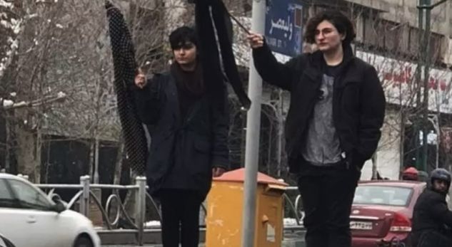 Gruaja myslimane dënohet me 20 vjet burg, në shenjë proteste hoqi…