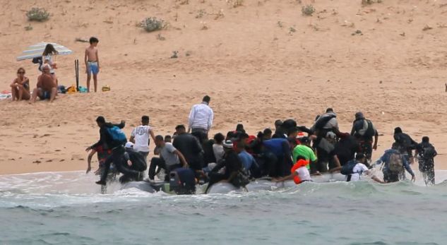 Shpëtohen 1.200 EMIGRANTË për dy ditë/ Madridi kërkon zgjidhje evropiane