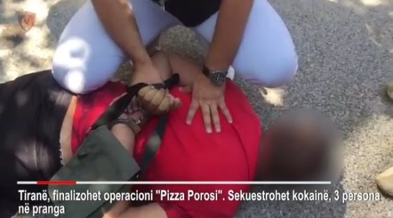 Punonin MOTORRIST por në vend të picave shpërndanin KOKAINE. Si u pikasën nga policia tre të rinjtë nga Tirana… (EMRAT)