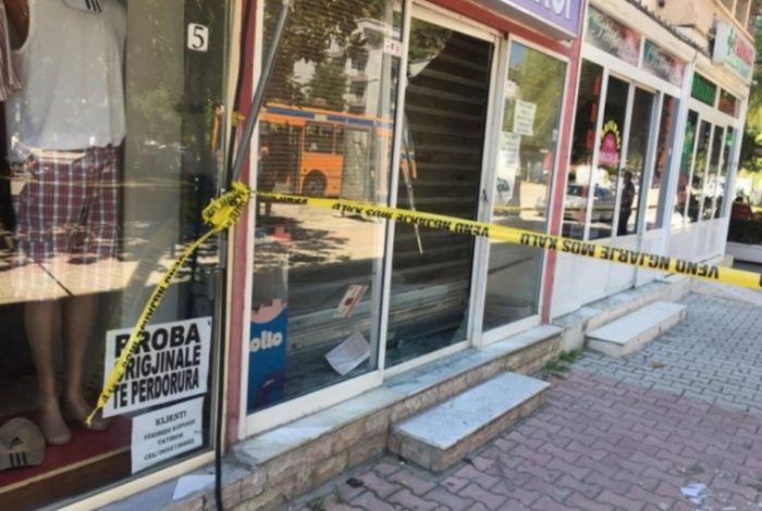SHERRI ME THIKA NË VLORË/ Reagon Policia: Dy VËLLEZËRIT u konfliktuan me 27 vjeçarin për…