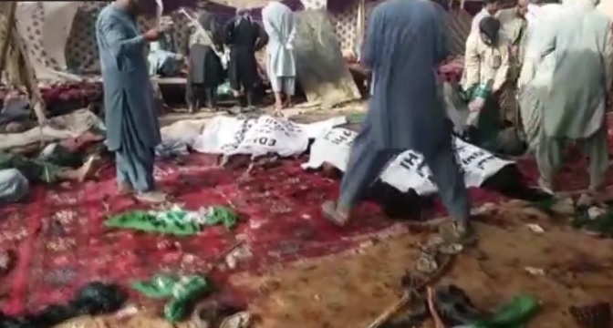 VIJOJNË SULMET KAMIKAZE/ Shpërthim në një miting elektoral me BOMBË në Pakistan. 70 persona të…