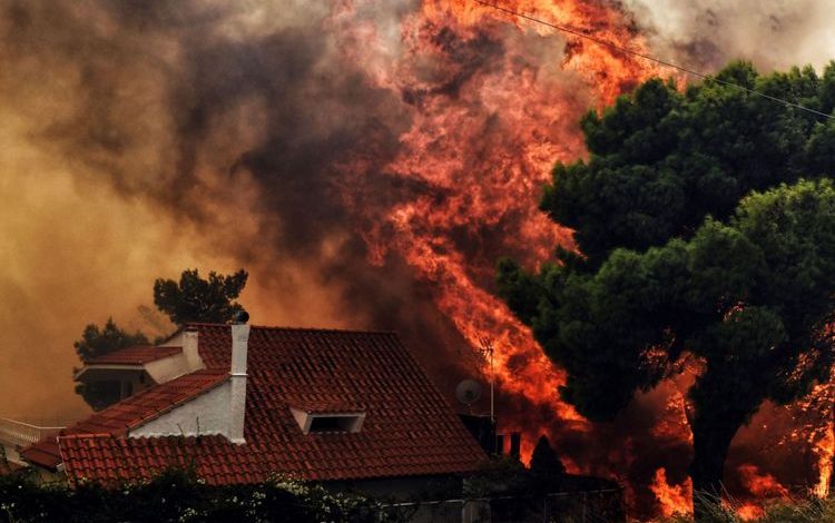 ZJARRI/ Gazetari që jeton në Greqi RRËFEN: Si i gjetëm të zhveshur, dy vëllezërit nga Fieri… (FOTO)