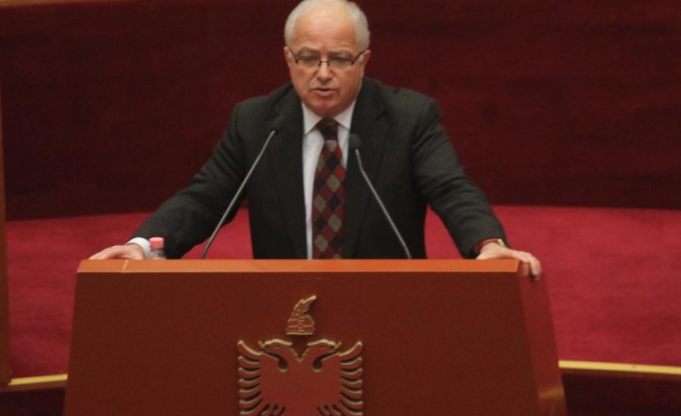 PROJEKTLIGJI PËR TEATRIN/ Edmond Spaho në Kuvend: Sillni Kryeministrin në sallë që të…