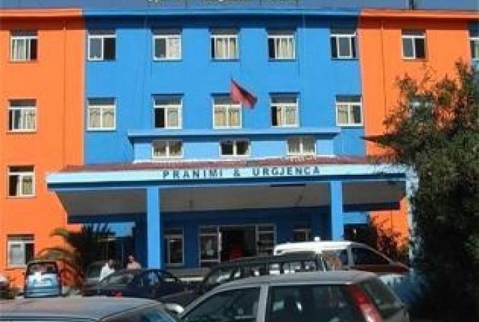 VIDHEN 1500 EURO NË MATERNITETIN E FIERIT/ Katër infermierët e TURNIT…