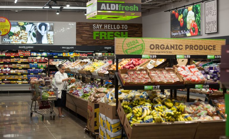 Supermarketet britanike krijojnë rezerva mallrash për të përballuar daljen nga BE-ja
