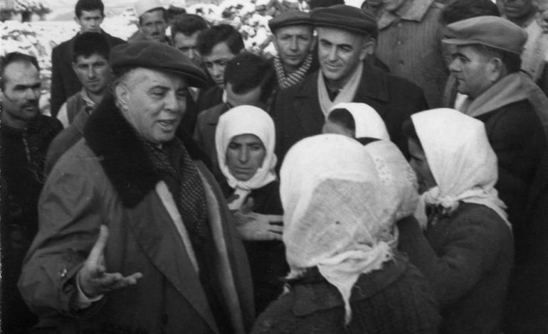 Tërmeti shkatërrues i 1967-s dhe fotot e rralla të Enver Hoxhës