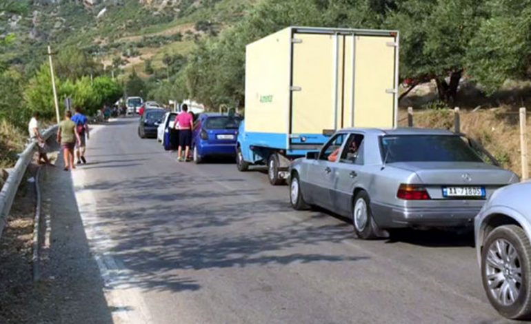 Njoftimi i RËNDËSISHËM për aksin Rradhimë-Vlorë/ Deri në orën 23:00, nuk do të kaloni dot nga ky kah…