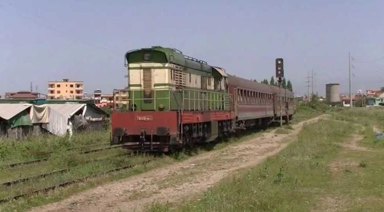 INCIDENTI ME TRENIN NE RROGOZHINE/ Flet punonjësi: Ishte gabim njerëzor, ja çfarë ndodhi