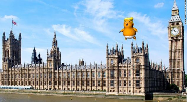 VIZITA NË BRITANI/ Tullumbace me imazhin e Tump do mbushin qiellin e Londrës