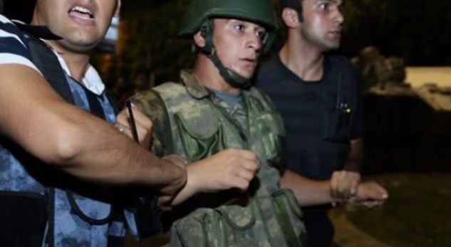 GRUSHTI I DËSHTUAR I SHTETIT/ Turqia nis operacionin për arrestimin e 271 ushtarëve