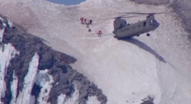 Momente dramatike: Shihni si shpëtohet alpinisti i plagosur (VIDEO)