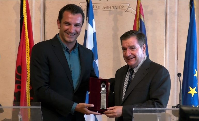Veliaj vlerësohet nga kryebashkiaku i Athinës: Po e transformon Tiranën në një qytet modern