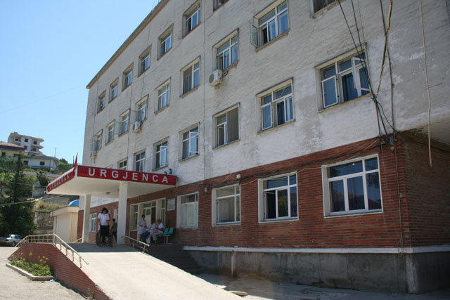 E RËNDË NË VLORË/ Nëna 24 vjeçare i vdes FËMIJA në bark. Mjekët nuk…