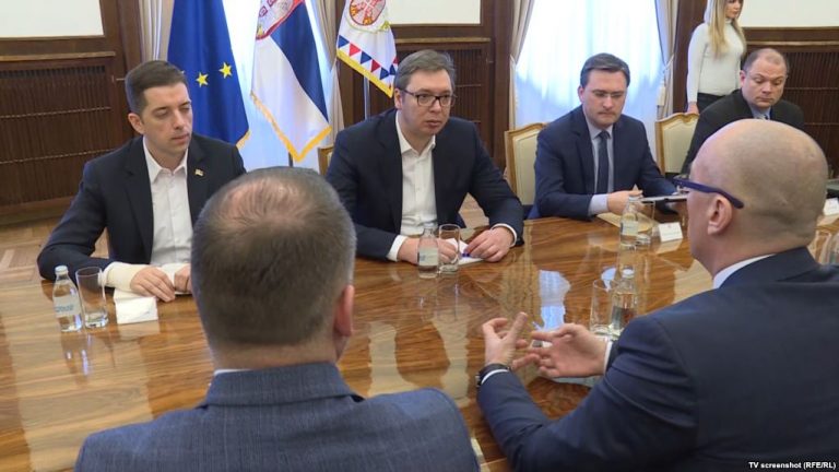 Vuçiç takim me “Listën Serbe”, Simiç: Presidenti nuk ka ofruar zgjidhje