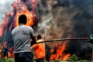U “GËZUA” PËR FATKEQËSINË E ATHINËS/ Pedagogu sherr me qytetarët: S’jam kopuk i PD-së, më fyen dhe më bënë…
