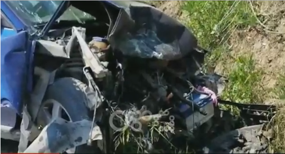 AKSIDENTI TRAGJIK NË FIER/ VIDEO: Makina ishte me shpejtësi, bashkëshorti “i mori” jetën gruas së tij dhe fëmijës