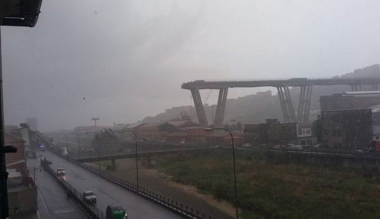 SHEMBET URA NË GENOVA/ Momenti kur rrëzohet, dëgjohen thirrjet: O zot i madh (VIDEO)