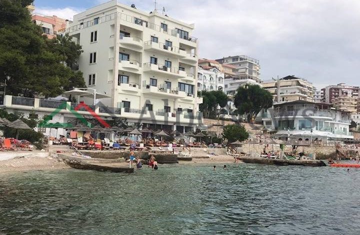 “SARANDA SOT”/ Plazhi “mbipopullohet” nga italianët. Pushuesja: Janë shumë arrogantë dhe… (FOTO)