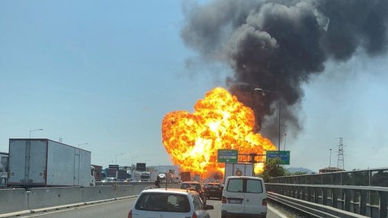 SKENAR APOKALIPTIK NË BOLOGNA/ Shpërthen autoçisterna në autostradë, 20 të plagosur dhe…