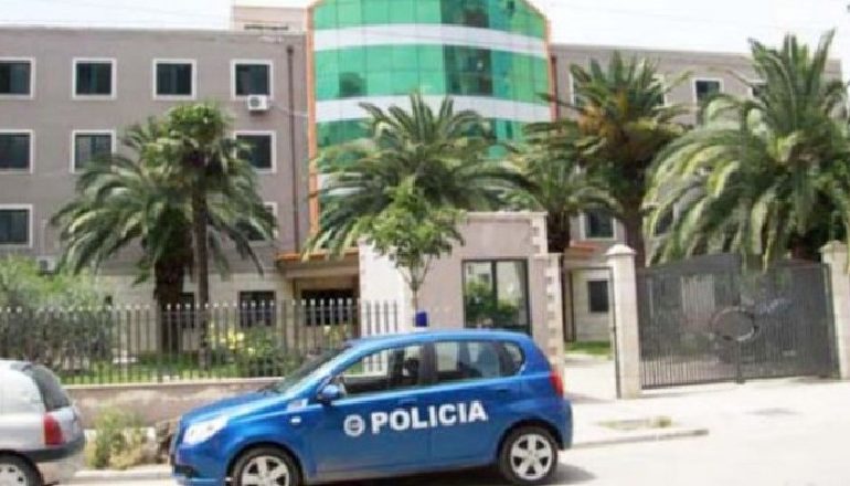 E PLAGOSI DHE E LA NË TROTUAR ME GJAK/ I riu rrëfehet në Polici: 50 vjeçari më NGACMONTE gruan