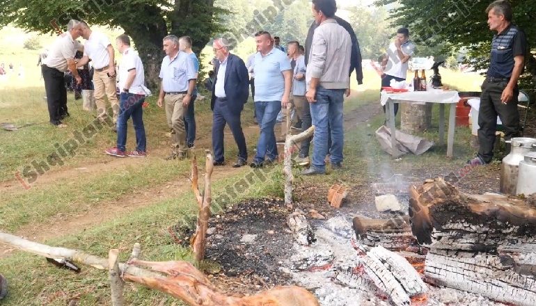 “Festa e Lunikut” bën bashkë Ballën, Gurrën dhe Sejdinin: Shijojmë bukuritë e Librazhdit