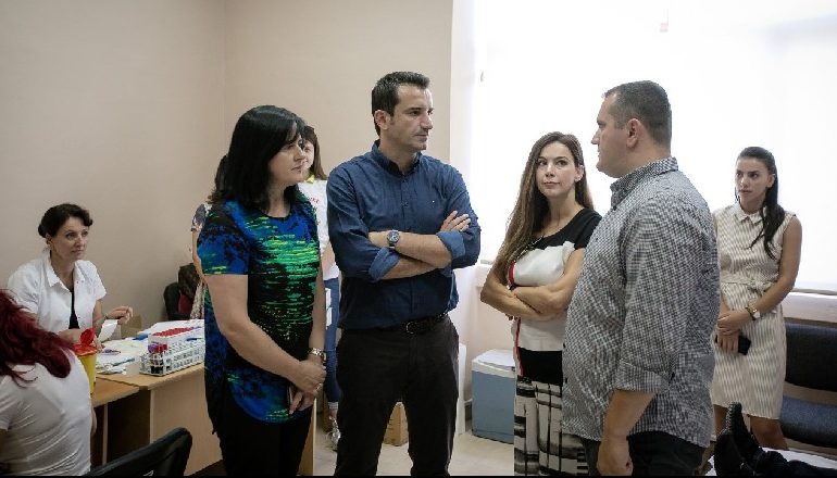 FUSHATA SENSIBILIZUESE/ Stafi i bashkisë dhuron gjak për të sëmurët talasemikë