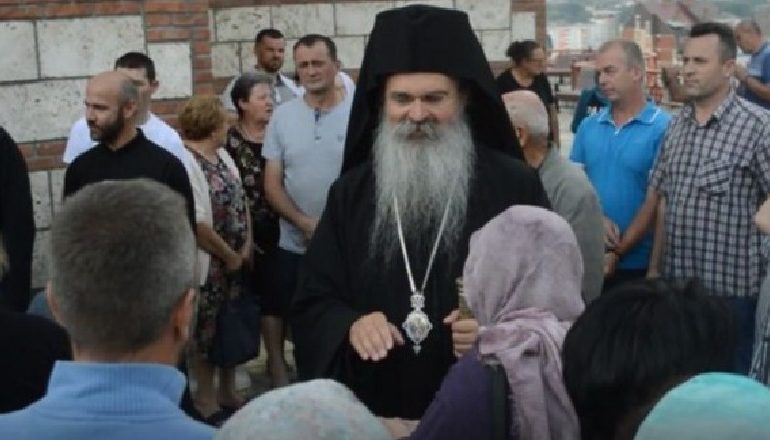 Peshkopi serb bën politikë në kishat e Kosovës: Askush nuk mund ta ndajë të shenjtën…