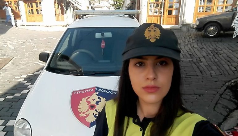 POSTIMI I POLICISË/ Kush është SIDORELA, efektivja e Gjirokastrës që bën thirrje për…