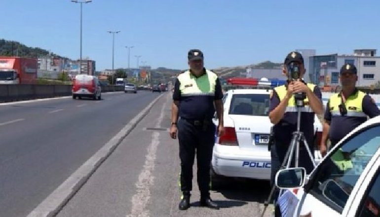 KONTROLLET E POLICISË RRUGORE/ Masa për parandalimin e aksidenteve, pezullohen 28 leje drejtimi në Durrës