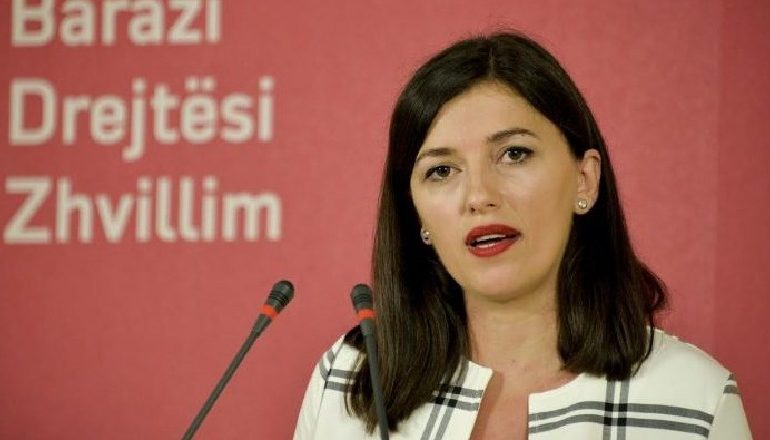 MOORI PJESË NË TUBIMIN NË GJILAN/ Arrestohet deputetja e “Vetvendosjes”, Albulena Haxhiu