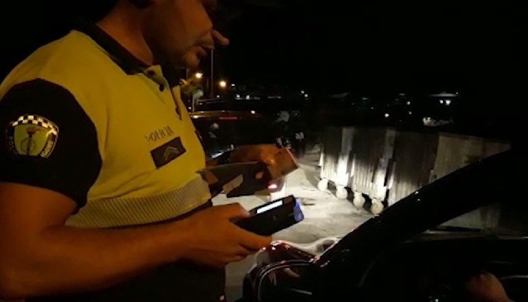 AKSIONI I POLICISË GJATË FUNDJAVËS: 49 shoferë “dorëzojnë” PATENTËN. Shumica prej tyre “TAP”
