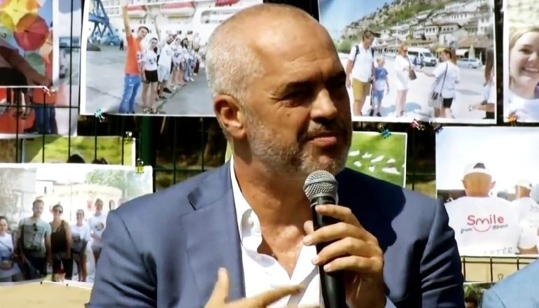 FLUKSI NË DOGANËN E MORINËS/ Rama përmend premtimin: Vitin tjetër pika të reja me Kosovën dhe Greqinë