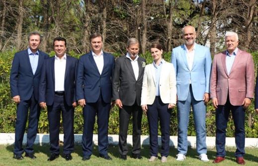 SAMITI I LIDERËVE TË BALLKANIT/ Çfarë ndodh sot në Durrës? Kryeministrat dhe Hahn takim për rajonin