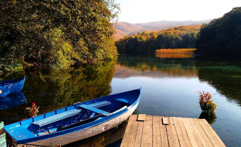 “TOUR OF THE DAY”/ Pogradeci që i mirëpret “të madh e të vogël”. Vetëm një orë larg zhurmës… (FOTO)