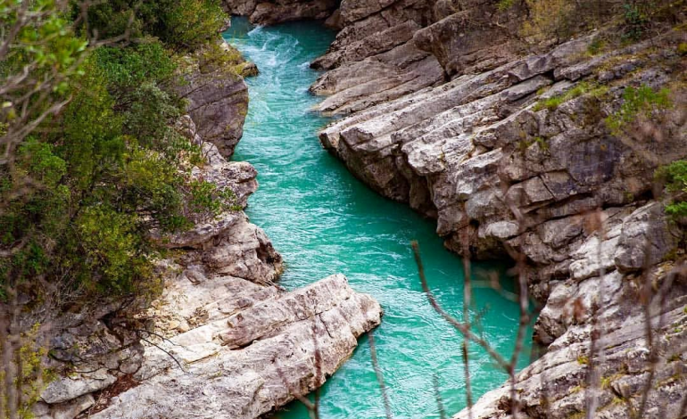 “TOUR OF THE DAY”/ 20 minuta larg Tiranës, zona e lumit Erzen thjeshtë: E MAHNITSHME! (FOTO)