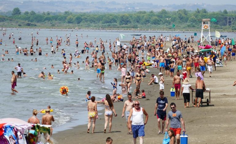 DESTINACIONI “DIVJAKË”: 50 mijë pushues në DY ditë zgjedhin këtë plazh