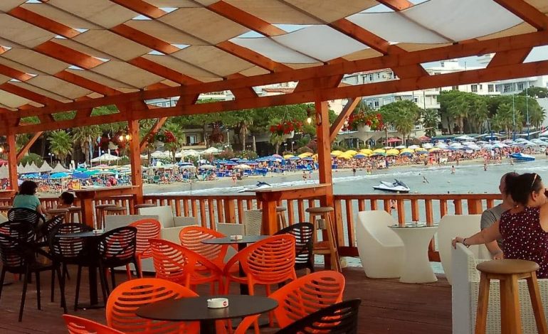 RRËFEHET TURISTI DANEZ: Durrësin e dua se është familjar. Vij me qejf çdo vit