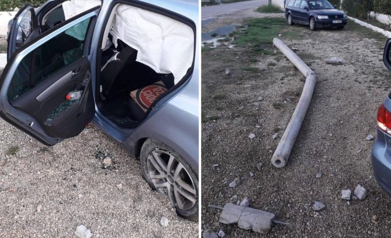 MAKINA GODET SHTYLLËN E TENSIONIT/ OSHEE: Shoferi humbi drejtimin. “FIKU” dritat e Orikumit