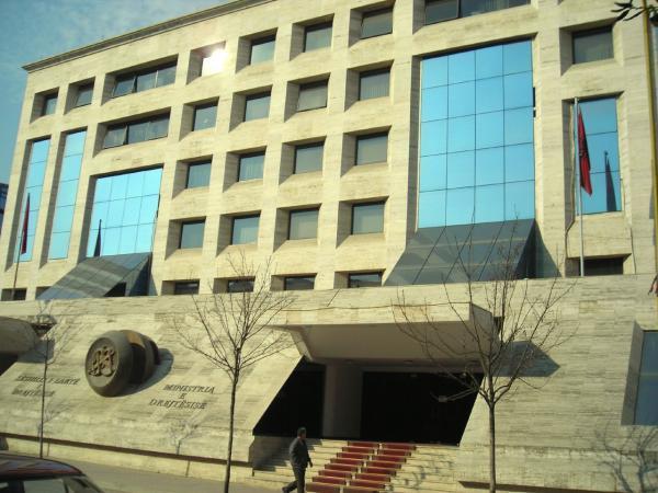 “SITA” E VETINGUT/ Ministria e Drejtësisë i kërkon KLD shkarkimin e gjyqtares (EMRI)