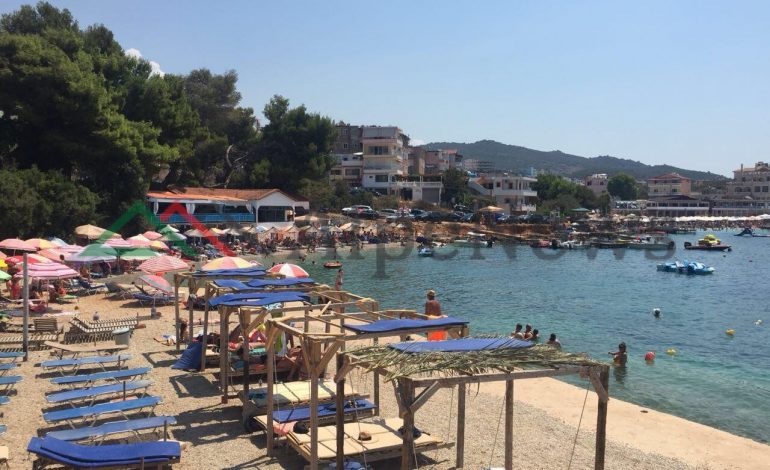 “KSAMILI SOT”/ Një nga plazhet më të VEÇANTA të jugut, “zgjohet” bosh. Pushuesit… (FOTOT)