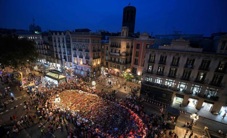 Homazhet për 16 viktimat e sulmit terrorist, flet kryebashkiakja e Barcelonës