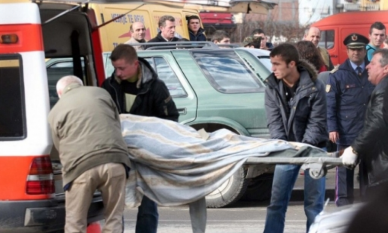 E RËNDË NË DURRËS/ Gjendet e VDEKUR në banesë GRUAJA e policit. 47 vjeçarja është… (EMRI)