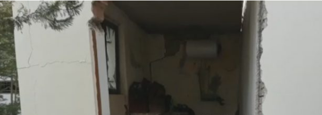 BRENDA ÇERDHEVE KU RA ZJARR/ Zbardhet mekanizmi, si hynë autorët brenda dhe i vunë flakën (VIDEO)