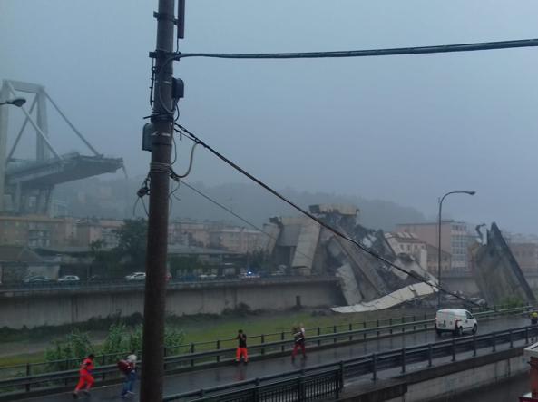 SHEMBET URA NË GENOVA/ Një të vdekur e 5 të plagosur. Zv/ministri: Makinat “fluturuan” 70 metra larg