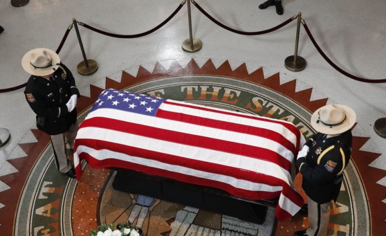 VDEKJA E SENATORIT AMERIKAN/ Trupi i McCain, të premten për homazhe në Kapitol