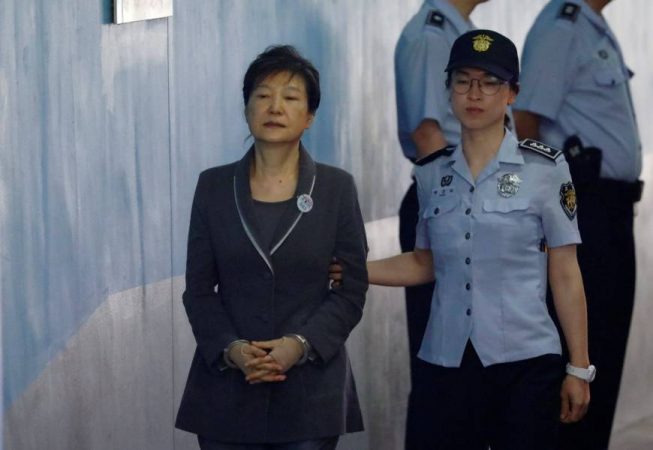 AKUZAT PËR KORRUPSION/ Ish presidentja e Koresë së Jugut dënohem me 25 vite burg