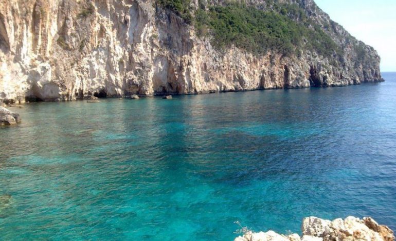 KOMENTET/ Turisti: Në Dhërmi gjetëm gjithçka deshëm, shqiptari: Ata duan lekë vëlla!